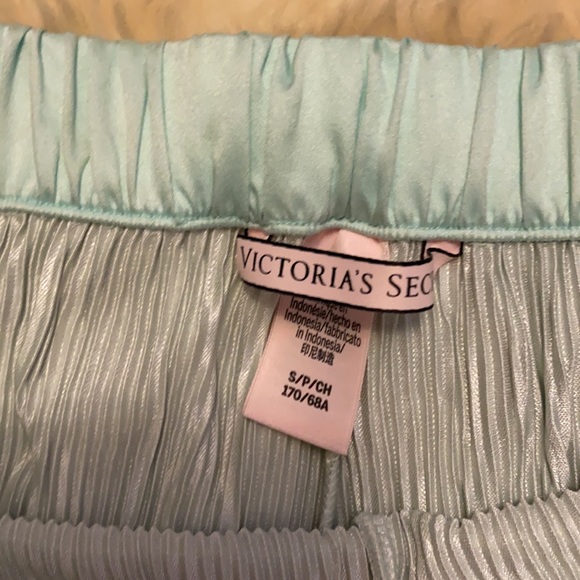 Victoria’s Secret pants with drawstring - Picture 2 of 2